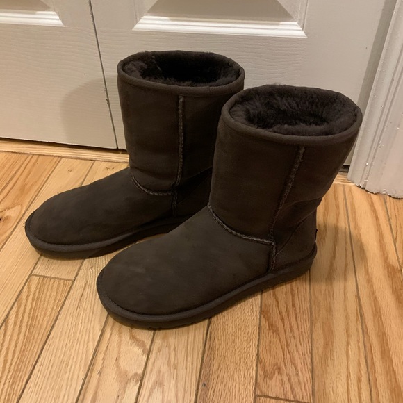 Authentic Ugg classic boots. Nearly new!! - Picture 4 of 4